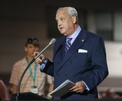 SBC approves amendment strengthening ban on women pastors