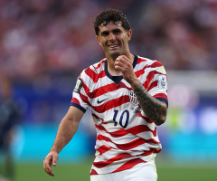 US soccer player Christian Pulisic shares photo of team praying together after a victory in World Cup match