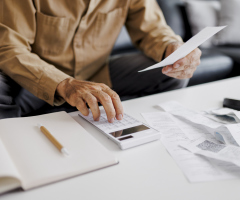 Warren Buffett reads 500 pages a day. Here's what that has to do with your debt.