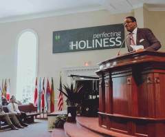 Pastor removed from ministry, charged with sending explicit photos to teen