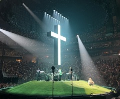 Forrest Frank, JP Pokluda lead salvation call before 20,000: 'Jesus died for all of your sins'