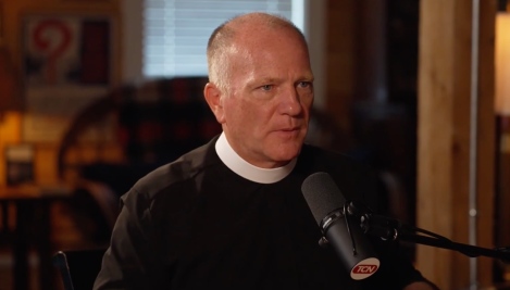 Pastor tells Tucker Carlson why brokenness unlocks the Gospel, offers hope for addicts: 'More than conquerors'