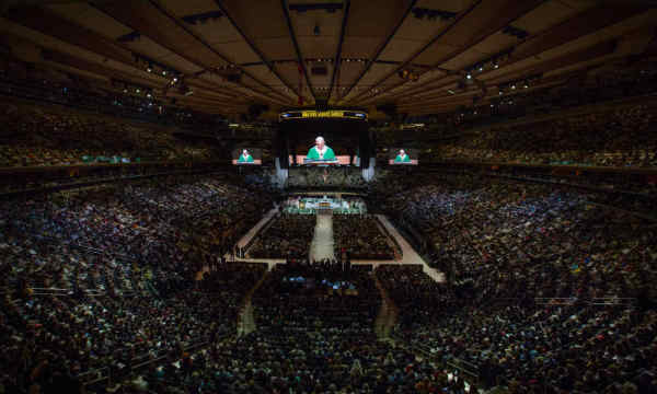 This week in Christian history: Pope Francis leads mass in NYC; London Missionary Society forms