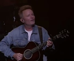 Chris Tomlin leads thousands in worship at AWAKE Houston: ‘We honor You’