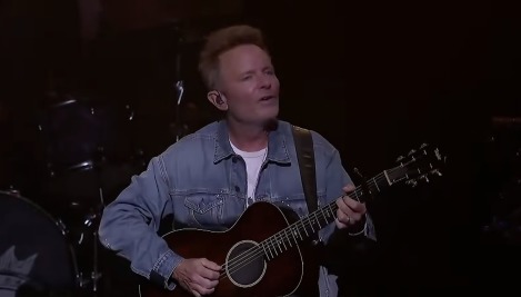 Chris Tomlin leads thousands in worship at AWAKE Houston: ‘We honor You’