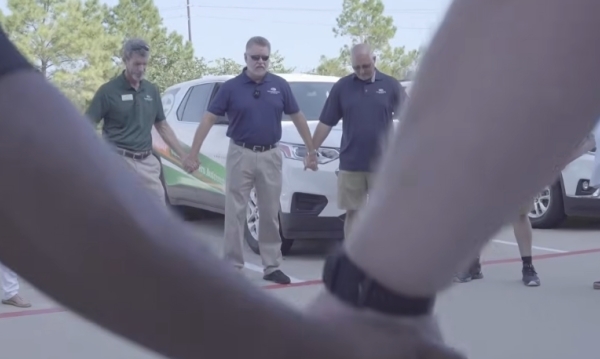 Auto repair chain can franchise only to professing Christians, appeals court rules