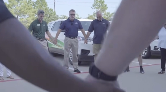 Auto repair chain can franchise only to professing Christians, appeals court rules
