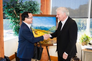 Franklin Graham meets with top Vietnamese gov't official who vows to 'promote religious freedom'