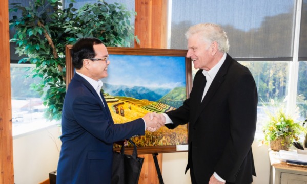 Franklin Graham meets with top Vietnamese gov't official who vows to 'promote religious freedom'