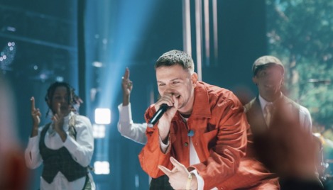 Christian rapper Hulvey cancels sold-out concert over pornographic images on display at venue: 'I stand for Jesus'