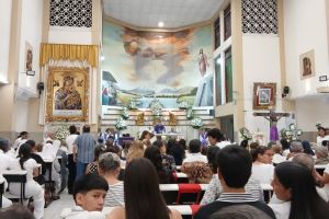 Priest killed by falling crucifix during livestreamed mass in Ecuador