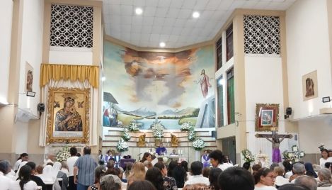 Priest killed by falling crucifix during livestreamed mass in Ecuador