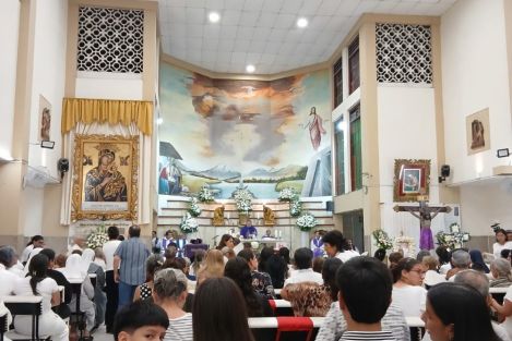 Priest killed by falling crucifix during livestreamed mass in Ecuador
