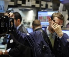 Poll: 1 of 2 Americans Praying for Finances, New Job