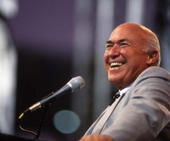 Pastor Chuck Smith Hospitalized After 'Mini Stroke'