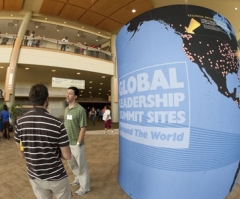 Jesus Fires Up Leadership Summit Crowd
