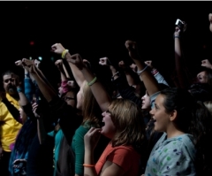 Thousands of Teen Girls to Attend Revolve Tour