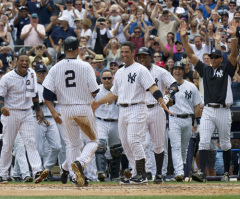 Yankees Fan Jay-Z Tapes Jeter's 3,000th Hit