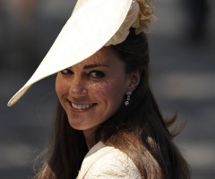 Zara Phillips Wedding: Kate Middleton Makes Low-Key Appearance in Gold Outfit (PHOTOS)