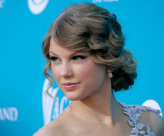 Taylor Swift Raps Live Cover of Eminem's 'Lose Yourself' For Fans