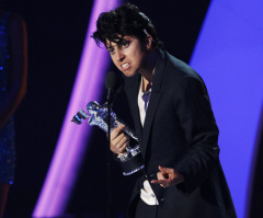 Lady Gaga VMA 2011: Singer Accused of Copying 'Annie Lennox,' Ruins Her Image?