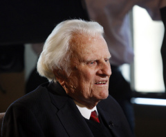 Billy Graham Recovering From Pneumonia, Doctors Say
