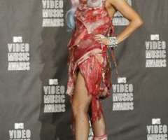 Lady Gaga Performed Satanic Rituals in Bloody Bathtub?