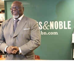 TD Jakes Amazed by Turnout at NYC 'Let It Go' Book Signing (PHOTOS)