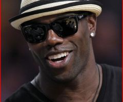 Tim Tebow, Terrell Owens Pay Their Respects to Junior Seau