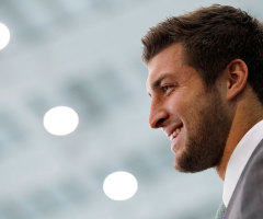 Tim Tebow 'Outstanding Example' for Bad Boy NFL Players, Says Osi Umenyiora