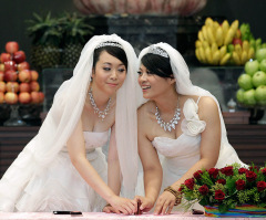 Taiwan's First Same-Sex Marriage Ceremony Held in Buddhist Temple