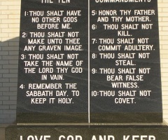 County Board in Tenn. Approves Ten Commandments Displays for Public Schools