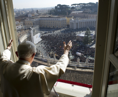 Vatican Admits Pope Benedict XVI Has Pacemaker, Denies Bone Cancer Rumors