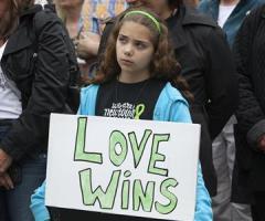 America Marks 6 Months since Newtown Massacre; Victims' Families Restart Gun Control Push