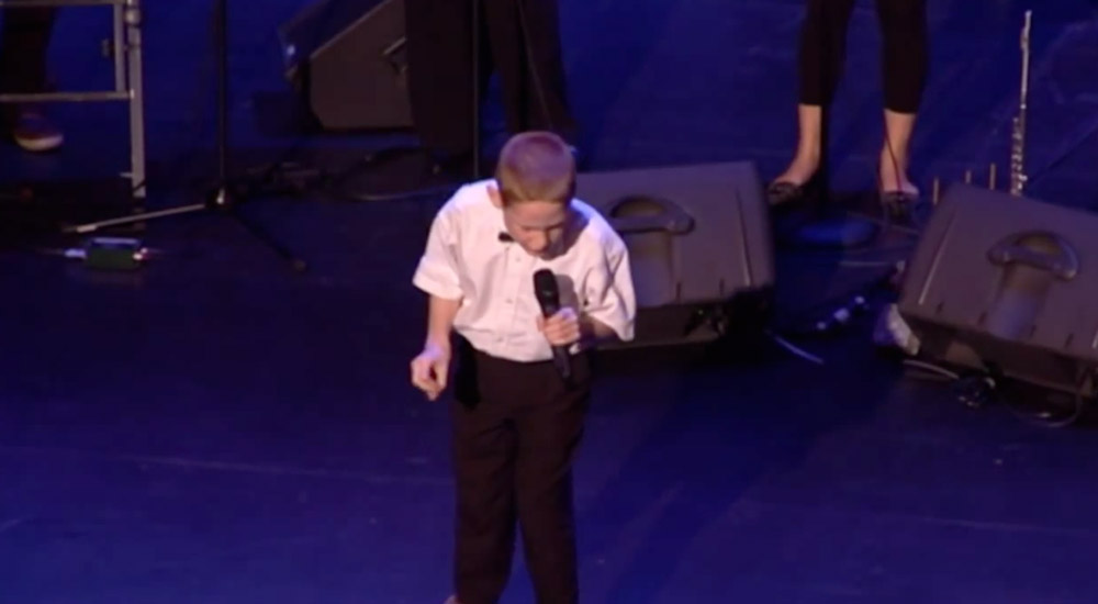 blind-autistic-boy-sings-open-the-eyes-of-my-heart-in-stunning