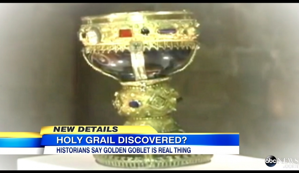 Crowds Swarm Spanish Church to View 'Holy Grail' After Historians Claim(01)