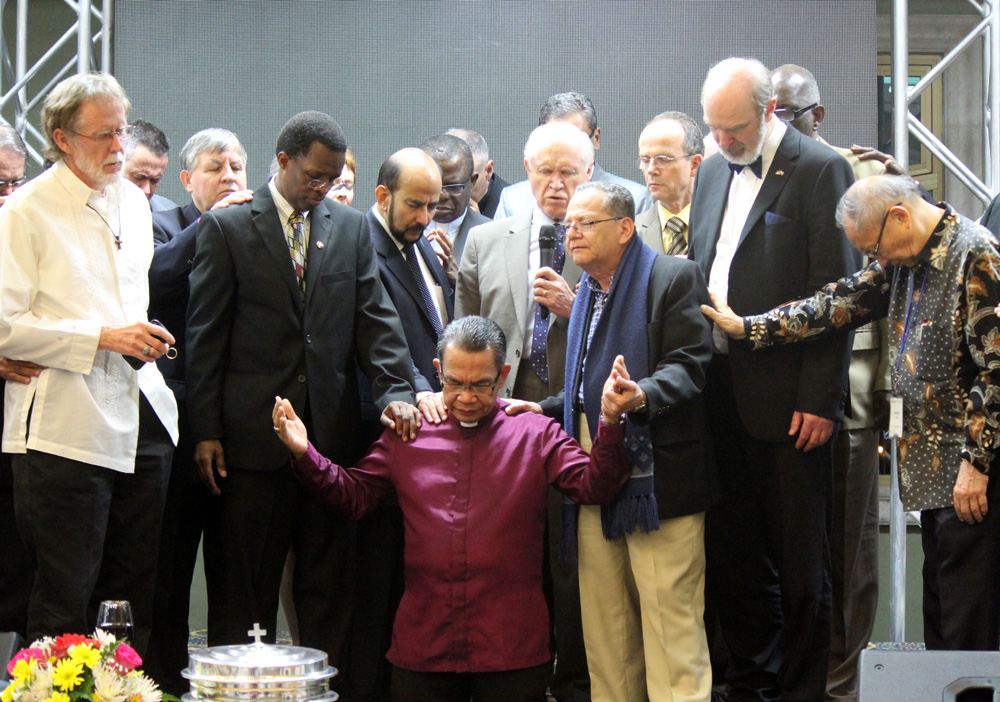 World Evangelical Alliance Inaugurates Filipino Bishop Efraim Tendero ...