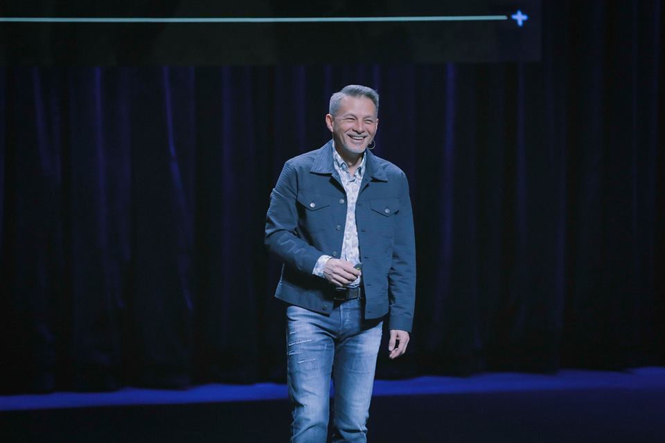 Faith healer, megachurch pastor Cash Luna sues Univision for report linking him to imprisoned drug lord