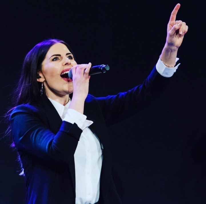 Hillsong worship leader Chelsea Lee Taylor