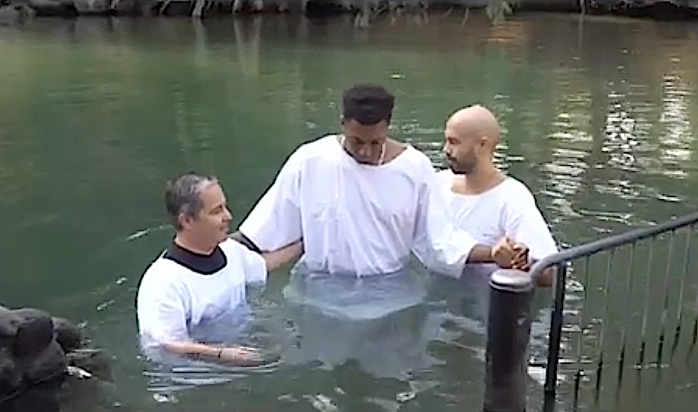 Lav vej Forsendelse sendt Lecrae baptized in the Jordan River; says he was immersed into Christ, not  just the water | Entertainment News
