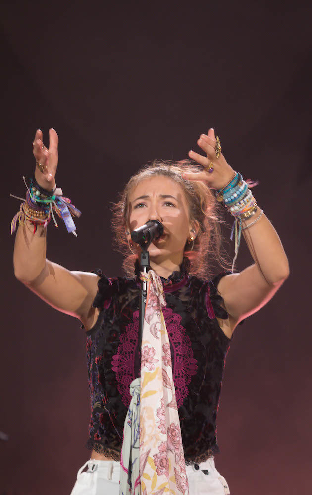 Lauren Daigle breaks silence on George Floyd death after being called out by black friends