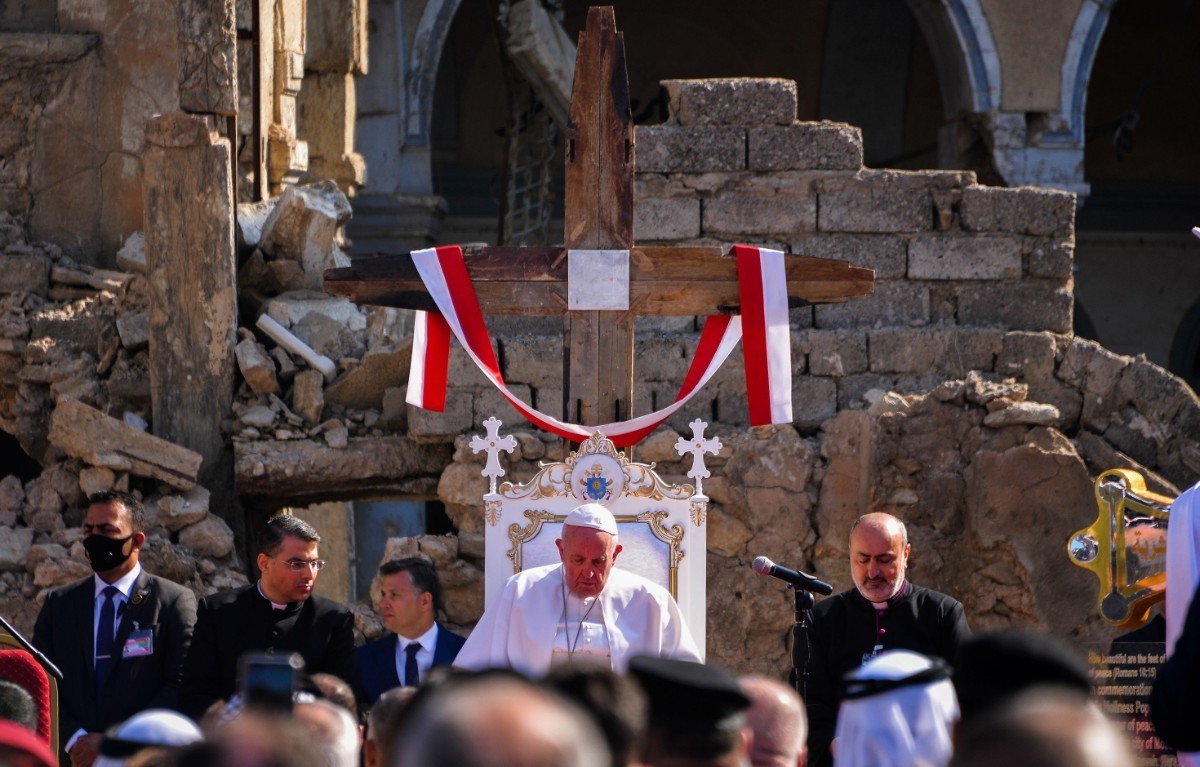 Pope Francis visits Iraqi Christian town overrun by ISIS - Vimarsana News