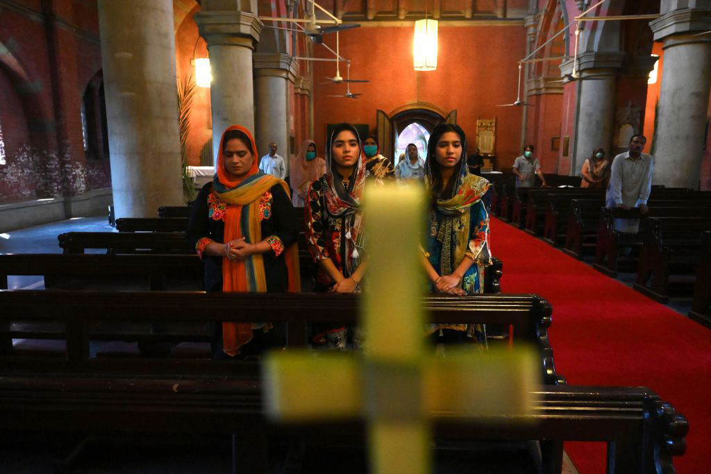 Pakistan court forces Christian girl to return to captor's home - Vimarsana News