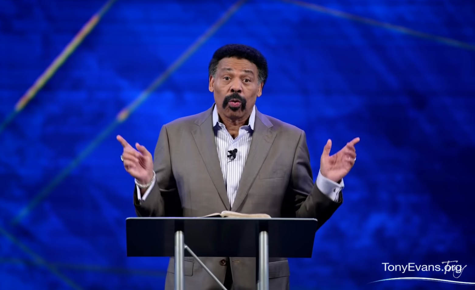 Tony Evans decries COVID-19 vaccine mandates, cites Romans 14: 'You should have a choice'