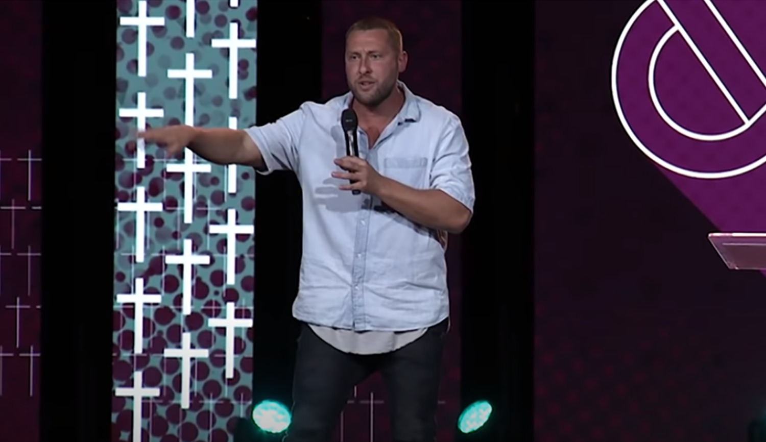 Hillsong Church's fired pastor admits cheating on his wife - Los