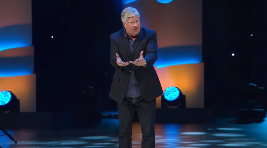 Pastors Robert Morris offers money-back guarantee if congregants tithe for a year and nothing happens