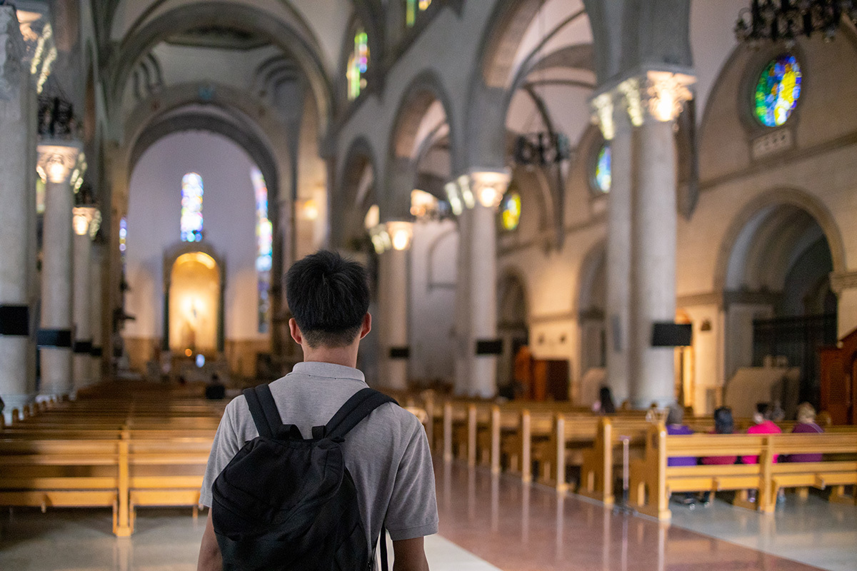 Working-class Christian boys with strong faith in God do better in school than less religious peers: study