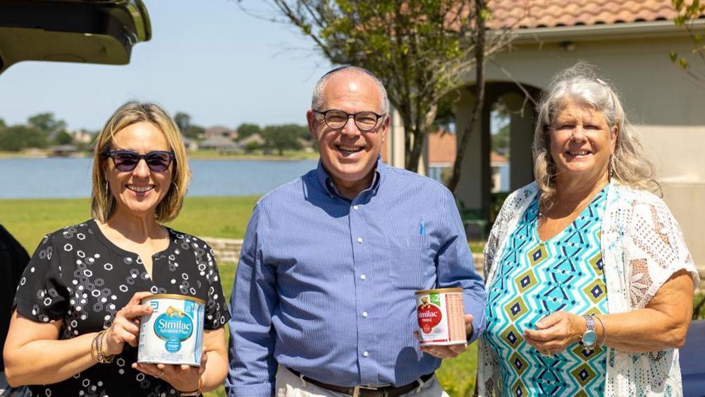 Israeli man delivers 200 pounds of baby formula to Texas churches - Vimarsana News