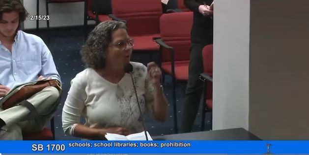 Arizona teacher says 'it's a mistake' to let parents vet books - Vimarsana News