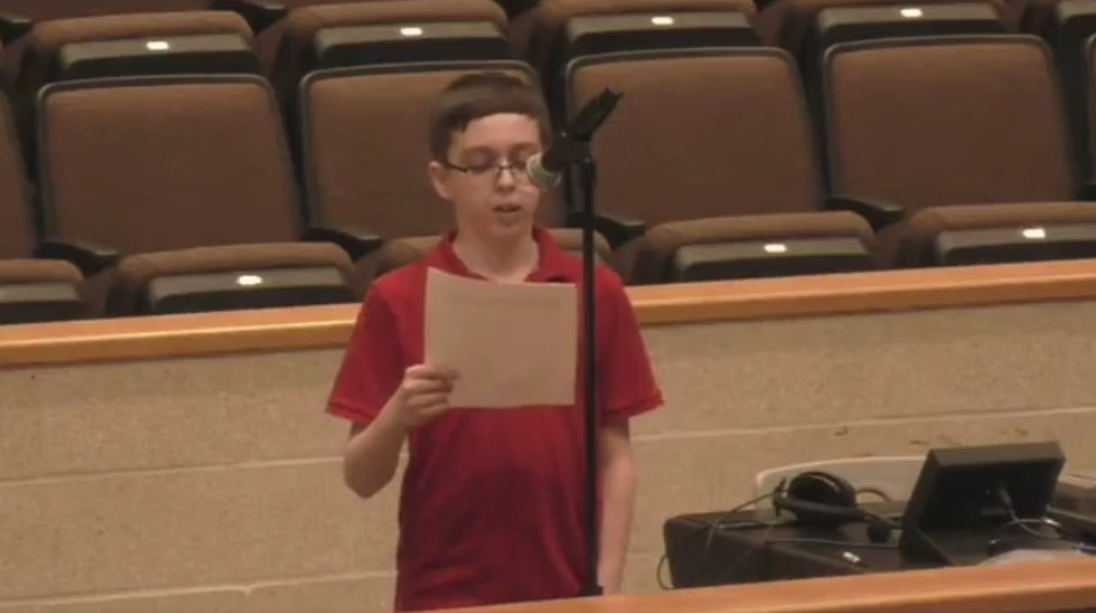 Preteen scolded for wearing 'only 2 genders' T-shirt speaks out - Vimarsana News